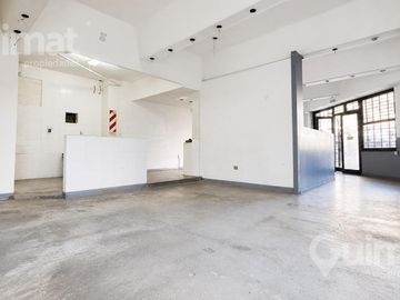 Local en Jujuy al 300 (Esquina Moreno) - Balvanera