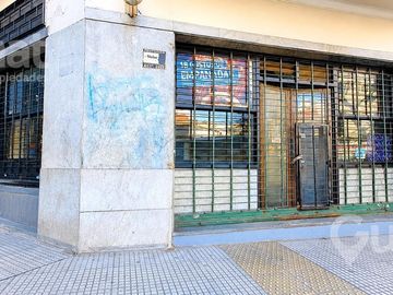 Local en Jujuy al 300 (Esquina Moreno) - Balvanera