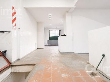 Local en Jujuy al 300 (Esquina Moreno) - Balvanera