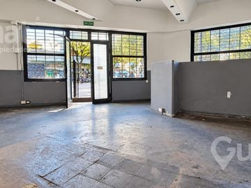Local en Jujuy al 300 (Esquina Moreno) - Balvanera
