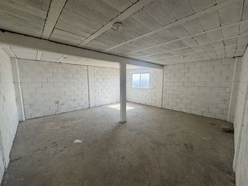 BODEGA INDUSTRIAL con 75kvas y a 5min del Fray Junipero y Zibata