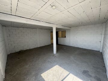 BODEGA INDUSTRIAL con 75kvas y a 5min del Fray Junipero y Zibata