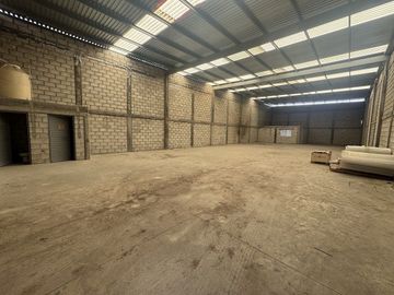 BODEGA INDUSTRIAL con 75kvas y a 5min del Fray Junipero y Zibata