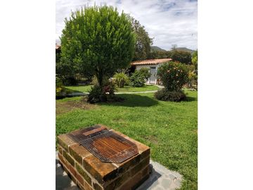 Venta casa campestre en Pontezuela con casa de huéspedes
