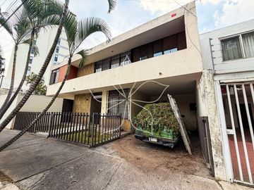 RESIDENCIA EN RENTA, PROVIDENCIA, GUADALAJARA.