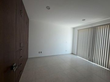 RENTA DE CASA DENTRO DE LOMAS DE JURIQUILLA. 3.3