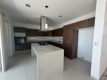 RENTA DE CASA DENTRO DE LOMAS DE JURIQUILLA. 3.3