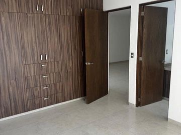 RENTA DE CASA DENTRO DE LOMAS DE JURIQUILLA. 3.3