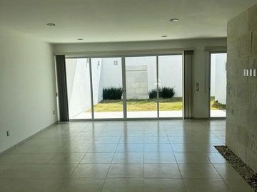 RENTA DE CASA DENTRO DE LOMAS DE JURIQUILLA. 3.3