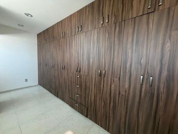 RENTA DE CASA DENTRO DE LOMAS DE JURIQUILLA. 3.3