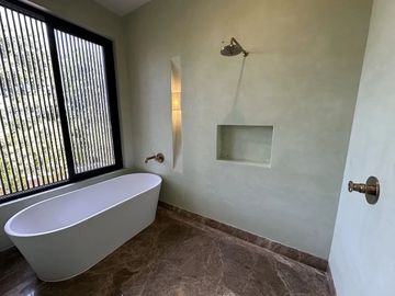 RESIDENCIA DE LUJO FRENTE AL CAMPO DE GOLF EN PROVINCIA