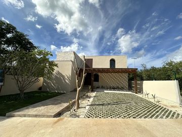 RESIDENCIA DE LUJO FRENTE AL CAMPO DE GOLF EN PROVINCIA