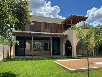 RESIDENCIA DE LUJO FRENTE AL CAMPO DE GOLF EN PROVINCIA
