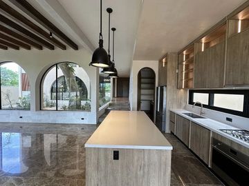 RESIDENCIA DE LUJO FRENTE AL CAMPO DE GOLF EN PROVINCIA