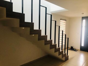 CASA EN RENTA EN PUERTA REAL, MODELO CÓRDOBA, CORREGIDORA, QRO.
