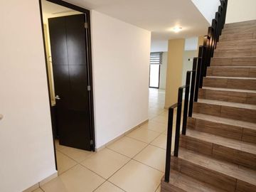 CASA EN RENTA EN PUERTA REAL, MODELO CÓRDOBA, CORREGIDORA, QRO.