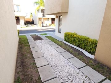 CASA EN RENTA EN PUERTA REAL, MODELO CÓRDOBA, CORREGIDORA, QRO.