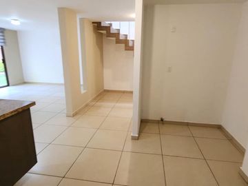 CASA EN RENTA EN PUERTA REAL, MODELO CÓRDOBA, CORREGIDORA, QRO.