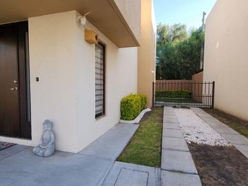 CASA EN RENTA EN PUERTA REAL, MODELO CÓRDOBA, CORREGIDORA, QRO.