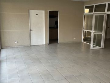 Vende 3 Dormitorios 2 Baños  1 Estacionamiento 1 Bodega 95m2