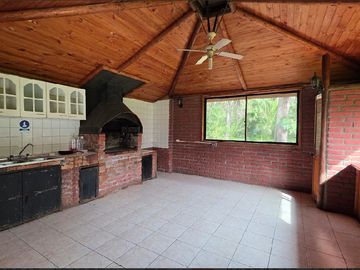 HERMOSA PARCELA EN VENTA CON DOS CASAS , QUINCHO Y PISCINA