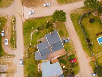 VENTA CASA 2 DORM. C/PILETA- TANDIL