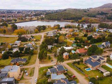VENTA CASA 2 DORM. C/PILETA- TANDIL
