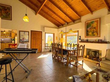 VENTA CASA 2 DORM. C/PILETA- TANDIL