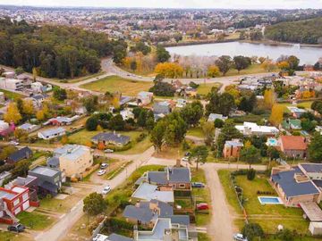 VENTA CASA 2 DORM. C/PILETA- TANDIL