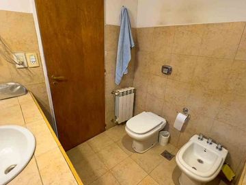 VENTA CASA 2 DORM. C/PILETA- TANDIL
