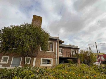 VENTA CASA 2 DORM. C/PILETA- TANDIL