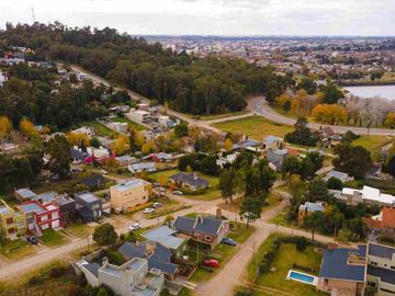 VENTA CASA 2 DORM. C/PILETA- TANDIL
