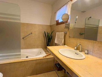 VENTA CASA 2 DORM. C/PILETA- TANDIL