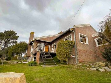 VENTA CASA 2 DORM. C/PILETA- TANDIL