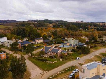 VENTA CASA 2 DORM. C/PILETA- TANDIL
