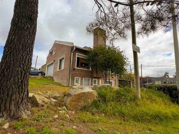 VENTA CASA 2 DORM. C/PILETA- TANDIL