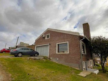 VENTA CASA 2 DORM. C/PILETA- TANDIL