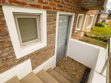 VENTA CASA 2 DORM. C/PILETA- TANDIL
