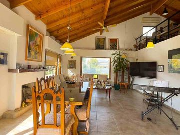 VENTA CASA 2 DORM. C/PILETA- TANDIL