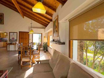 VENTA CASA 2 DORM. C/PILETA- TANDIL
