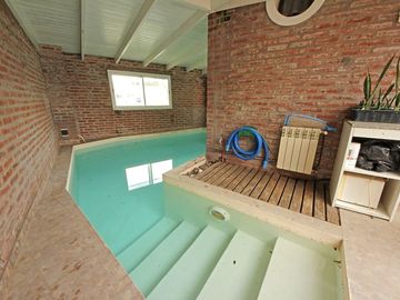 VENTA CASA 2 DORM. C/PILETA- TANDIL