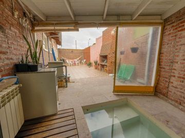 VENTA CASA 2 DORM. C/PILETA- TANDIL