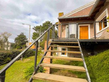 VENTA CASA 2 DORM. C/PILETA- TANDIL