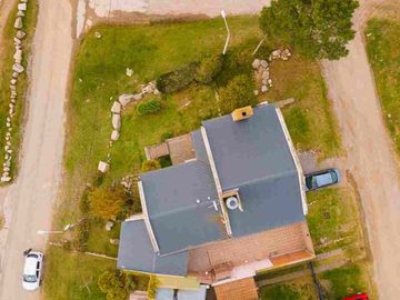 VENTA CASA 2 DORM. C/PILETA- TANDIL