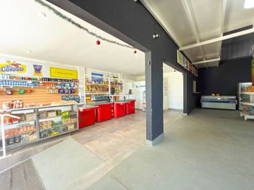 VENTA GALPONES CON CASA  Y QUINCHO TANDIL