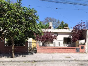 VENTA CASA  ZONA COMERCIAL 300M2 - CDAD. PERICO
