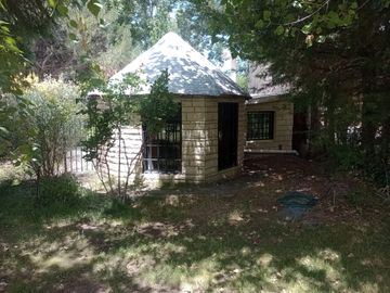 Venta casa + cabaña en gran terreno en Potrerillos