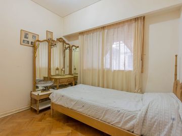 VENTA BELGRANO 2 DORMITORIOS BALCON FRENTE COCHERA