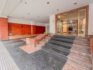 VENTA BELGRANO 2 DORMITORIOS BALCON FRENTE COCHERA