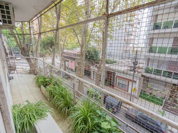 VENTA BELGRANO 2 DORMITORIOS BALCON FRENTE COCHERA